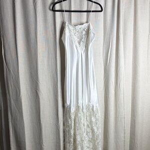 Elegant White Lace Chemise